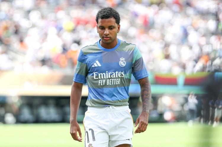 尽管几个月, 塔奇的续约, ue 尽管几个月, 塔奇的续约, ue