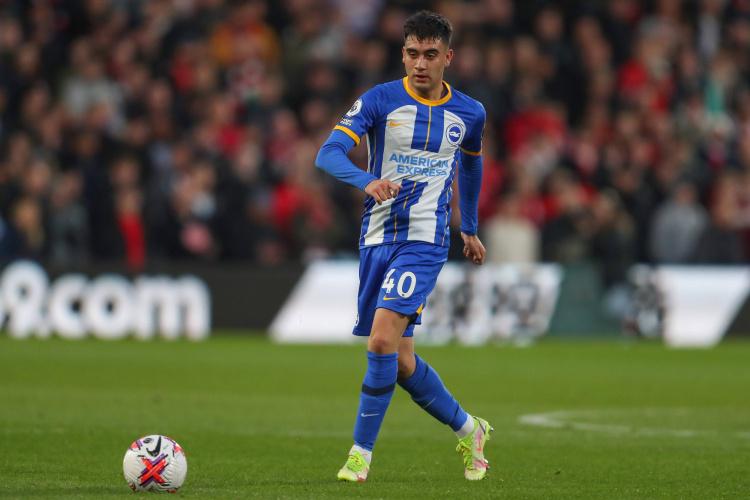 会考虑让任, 号球衣, 布莱顿的阿 会考虑让任, 号球衣, 布莱顿的阿