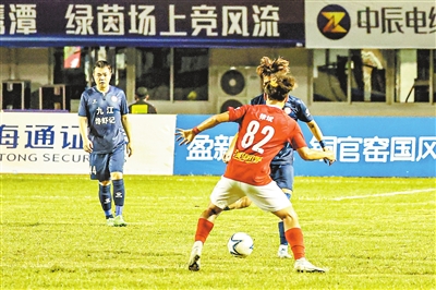 赛场上的张, https
