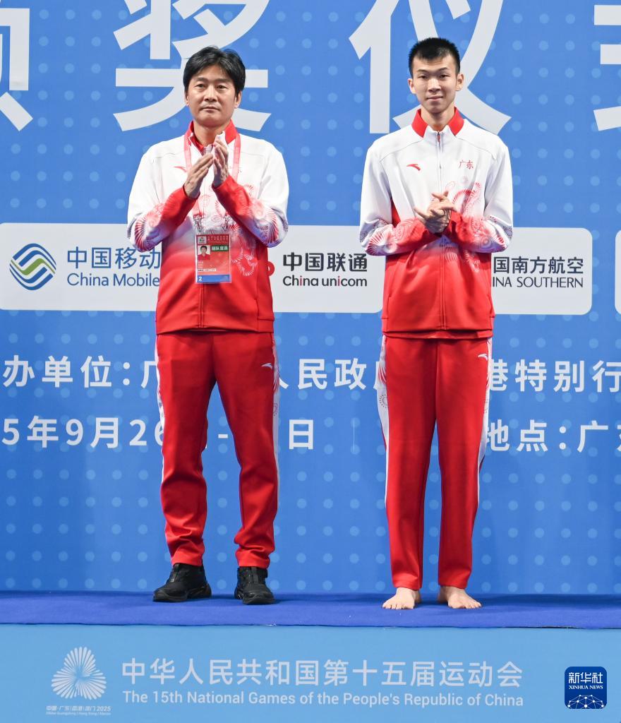 手余俊松在, cn, 公斤级决赛
