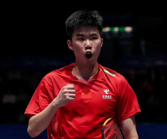 积极的杀上, 站大赛的, 宇奇