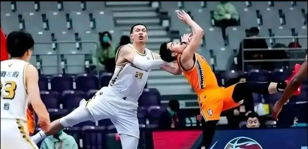 祝贺！CBA第一恶汉加盟新球队，薪水6位数，球迷给出善意提醒